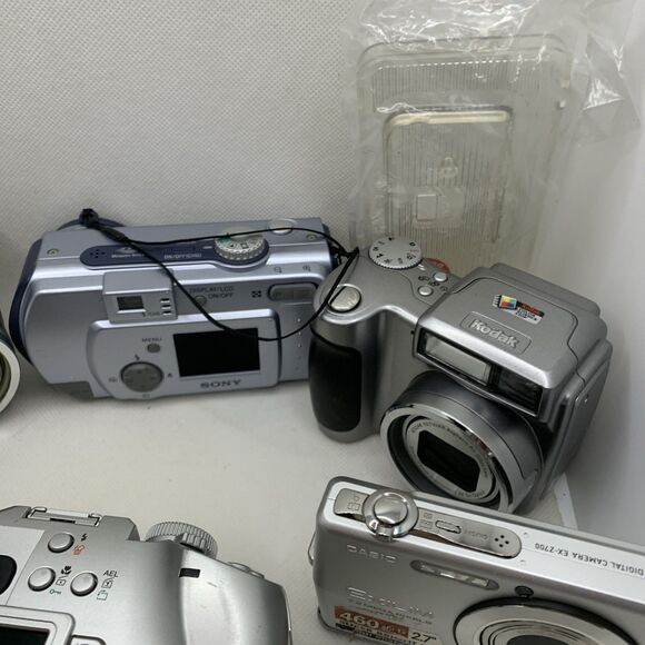 Assorted Compact Digital Camera Lot of 8 Kodak, Canon, Olympus, Casio For Parts - Picture 5 of 15